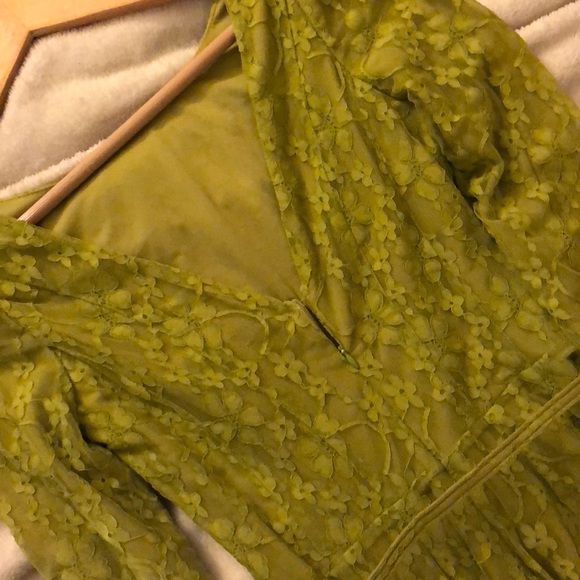 Last Chance: Vintage Style V-Back Lace Dress in Lime/Green (S) - Picture 5 of 6
